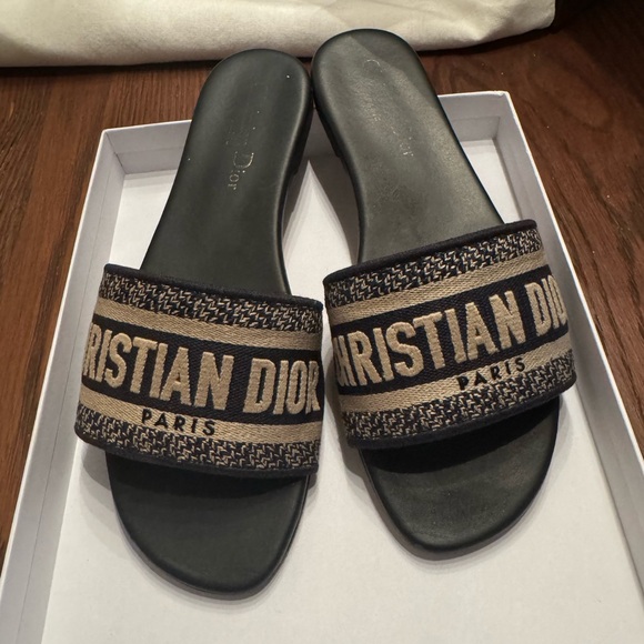 Authentic Christian Dior Dway Slide - Picture 2 of 7